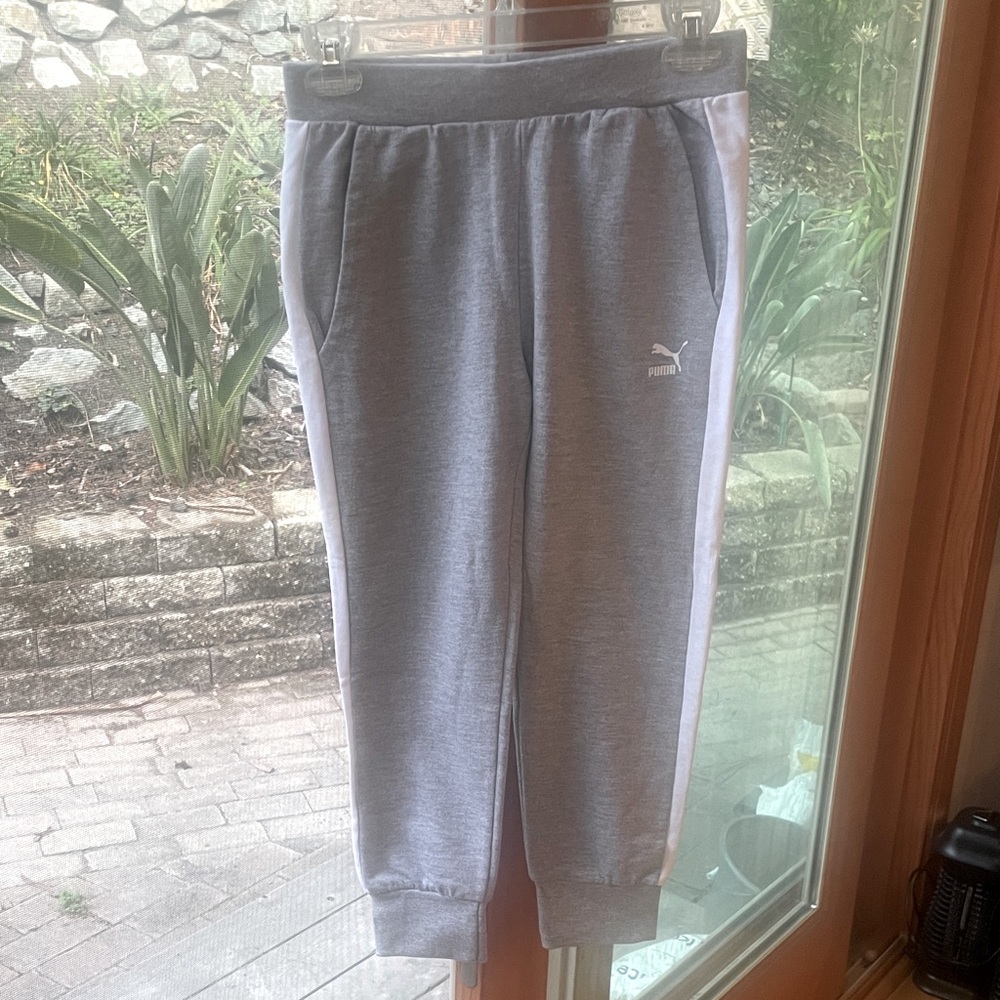 Puma Jogger Sweatpants. Light grey w/ side white stripe Sz L/12-14 girl Like new